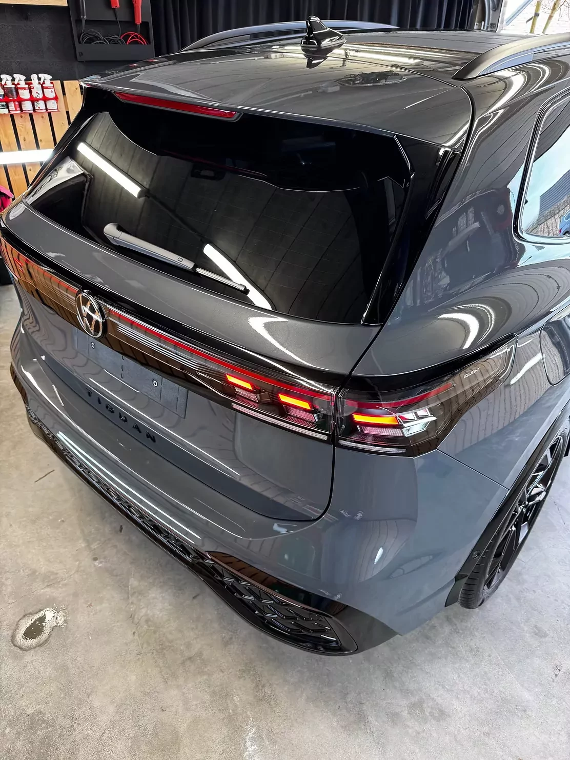 Volkswagen ID.7 grise, arrière nettoyé et protégé