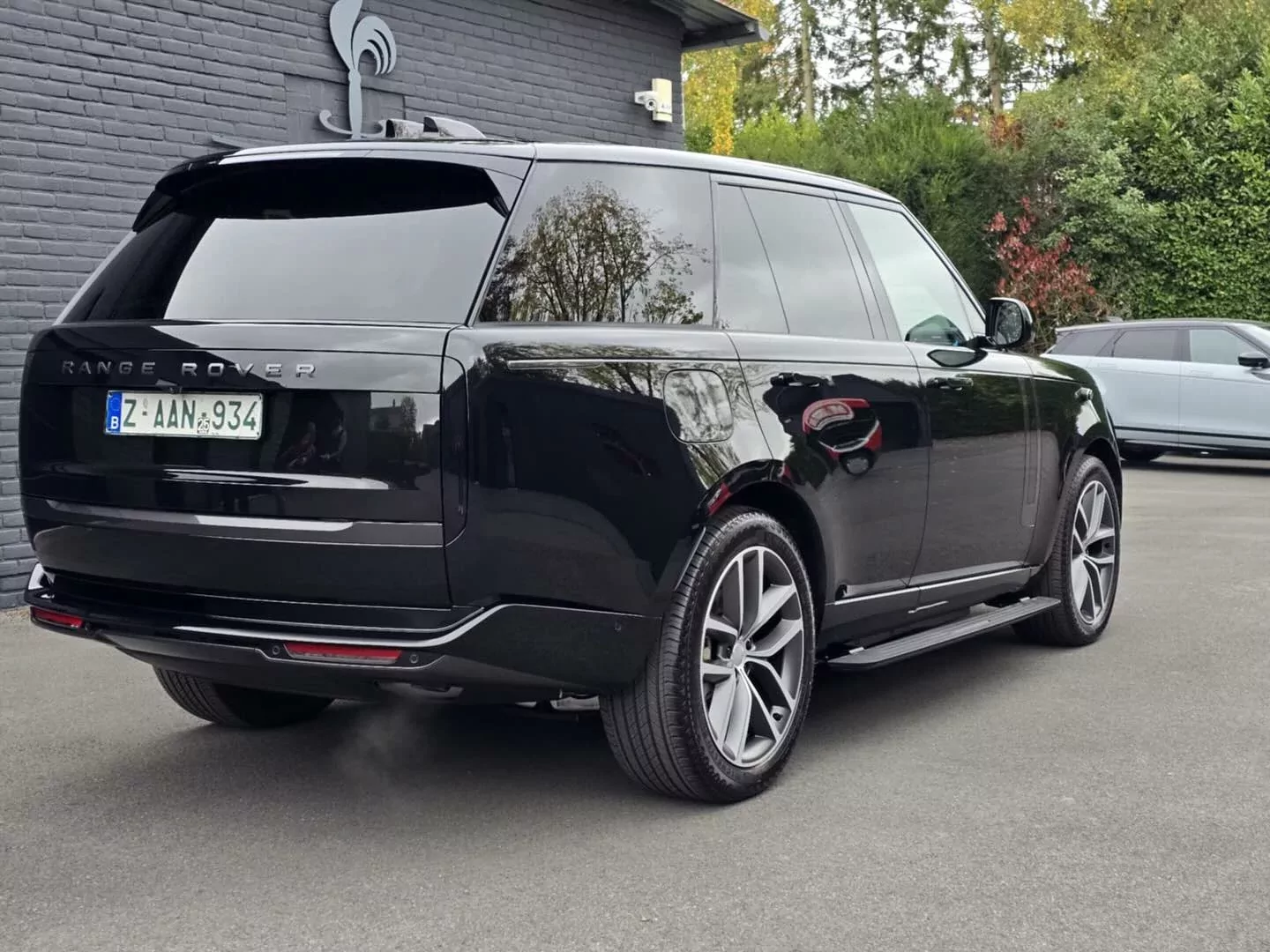 Bruxelles : Range Rover noir, vue arrière, carrosserie protégée