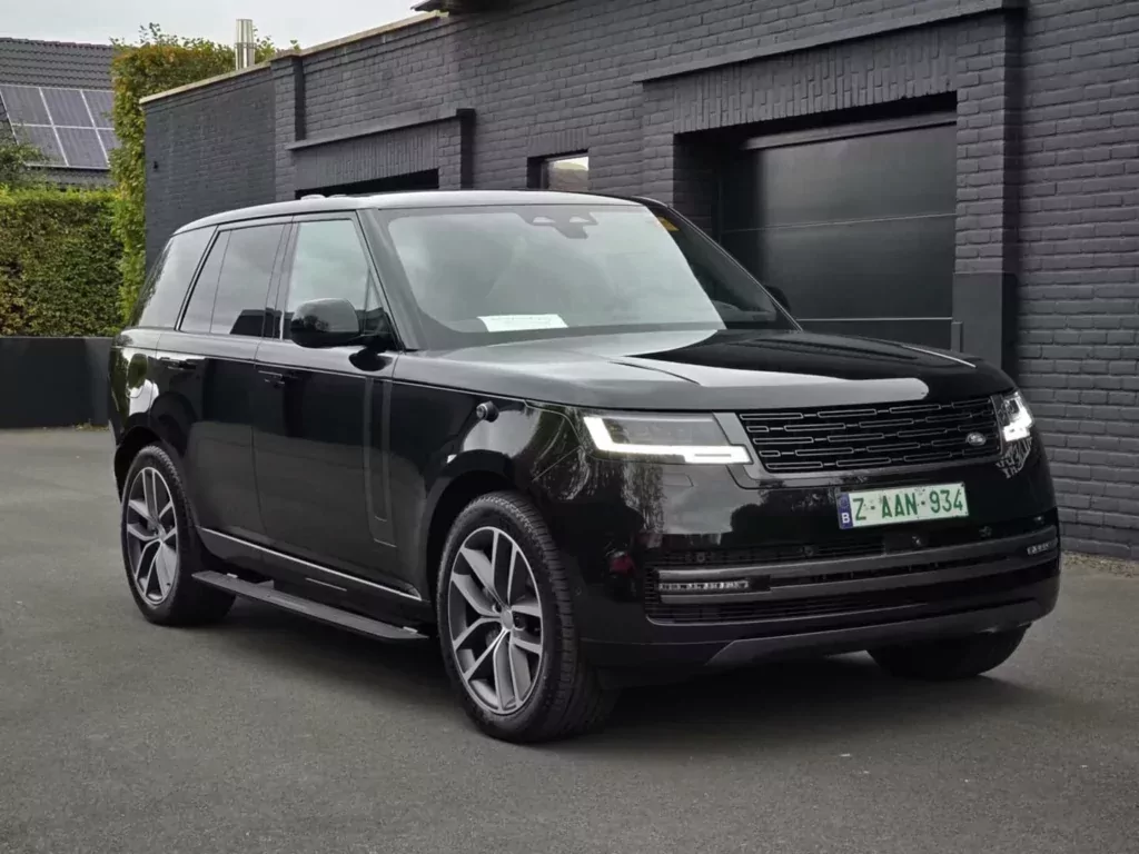 Fin de leasing : SUV noir devant l’atelier de Fernelmont après detailing