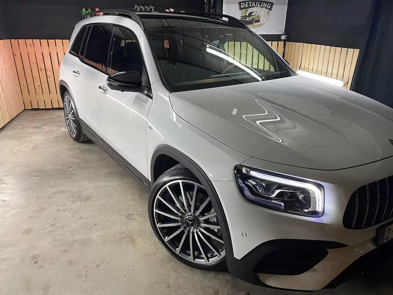 Mercedes GLB blanche après detailing complet
