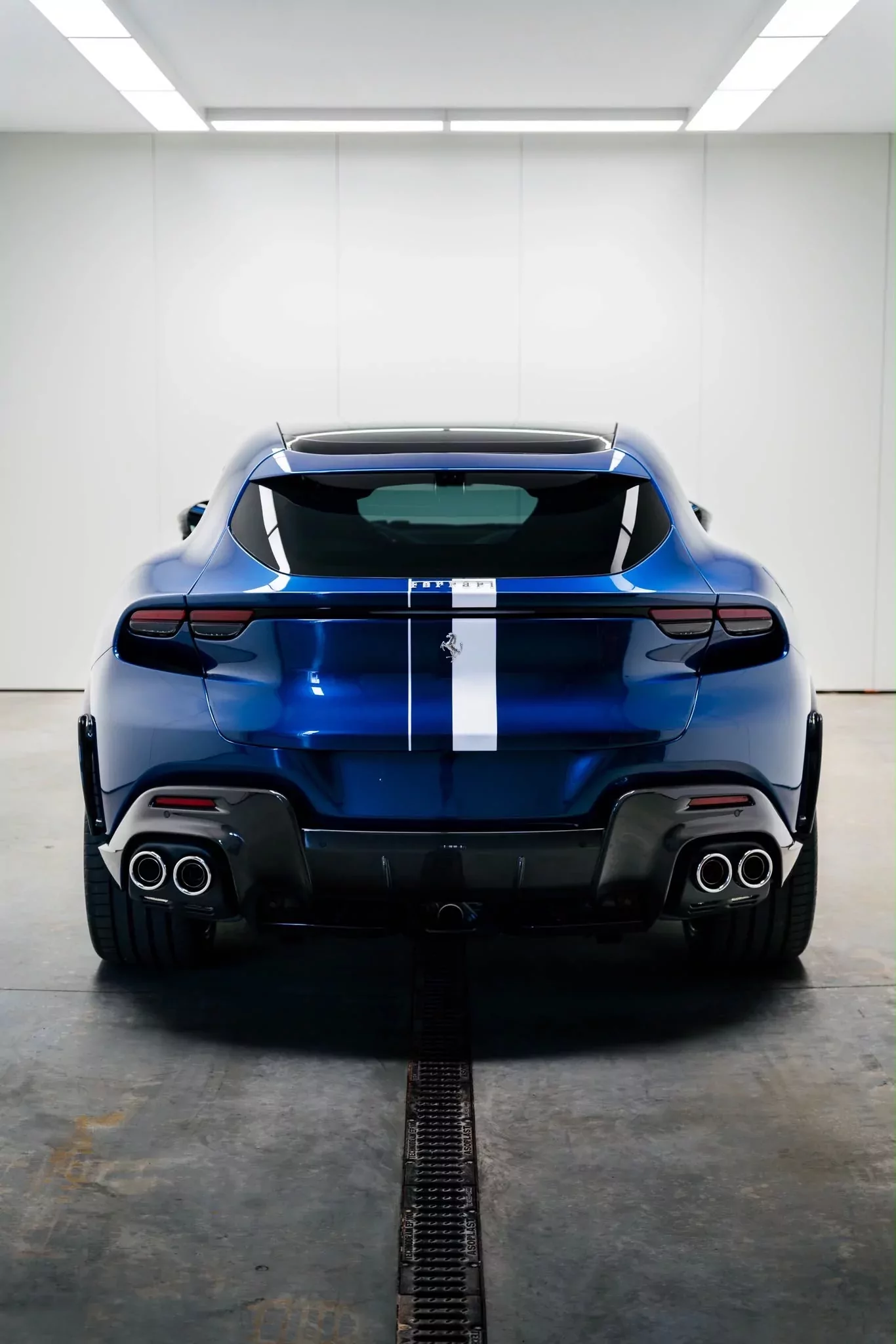 Ferrari Purosangue bleue, vue arrière, carrosserie protégée par PPF