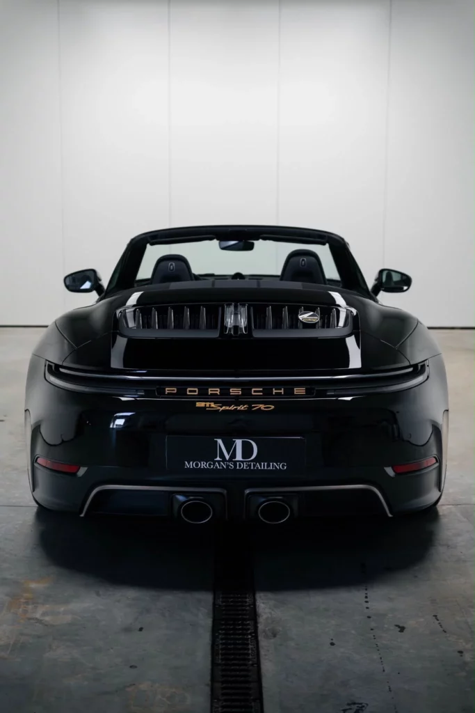 Porsche 911 Spirit 70 cabriolet, vue arrière capote ouverte après pose de PPF