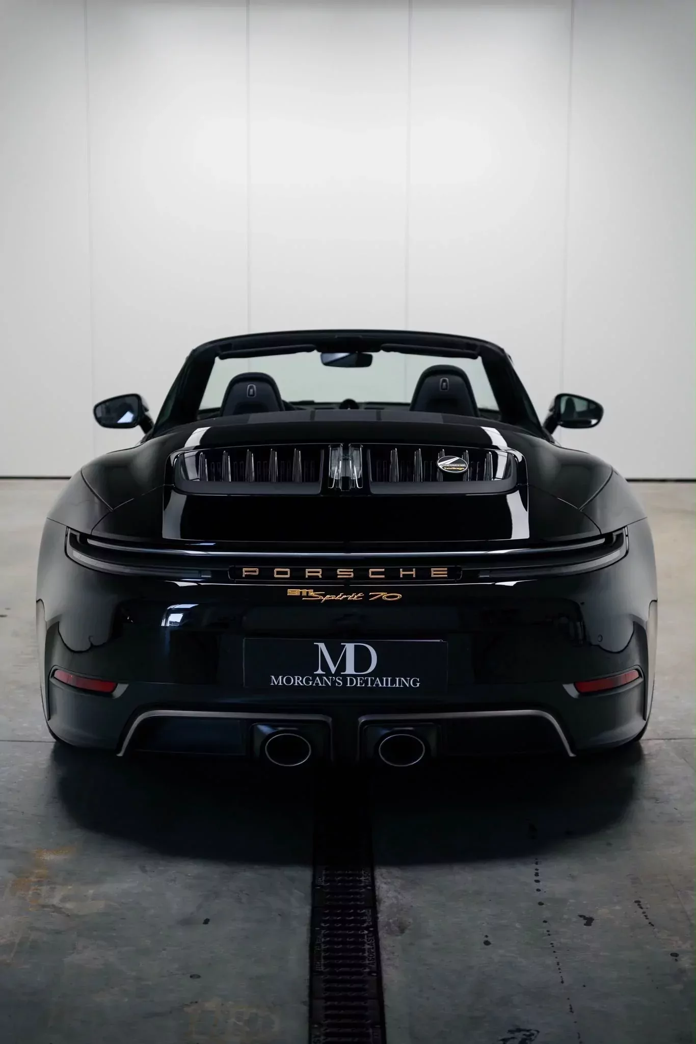 Porsche 911 Spirit 70 cabriolet, vue arrière capote ouverte après pose de PPF